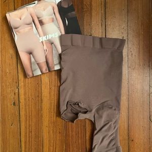 SKIMS Corecontrol Shapewear One Leg